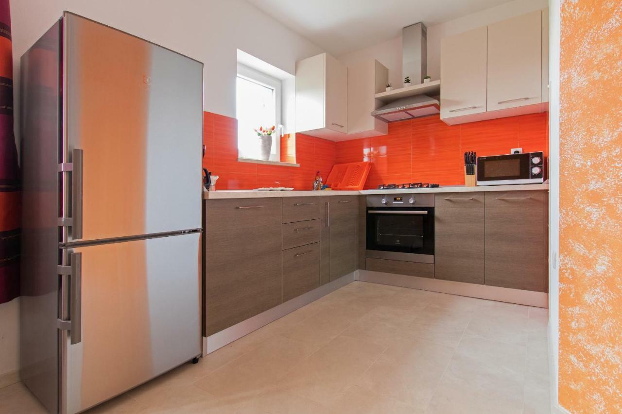 Apartment Valmas พูลา ภายนอก รูปภาพ